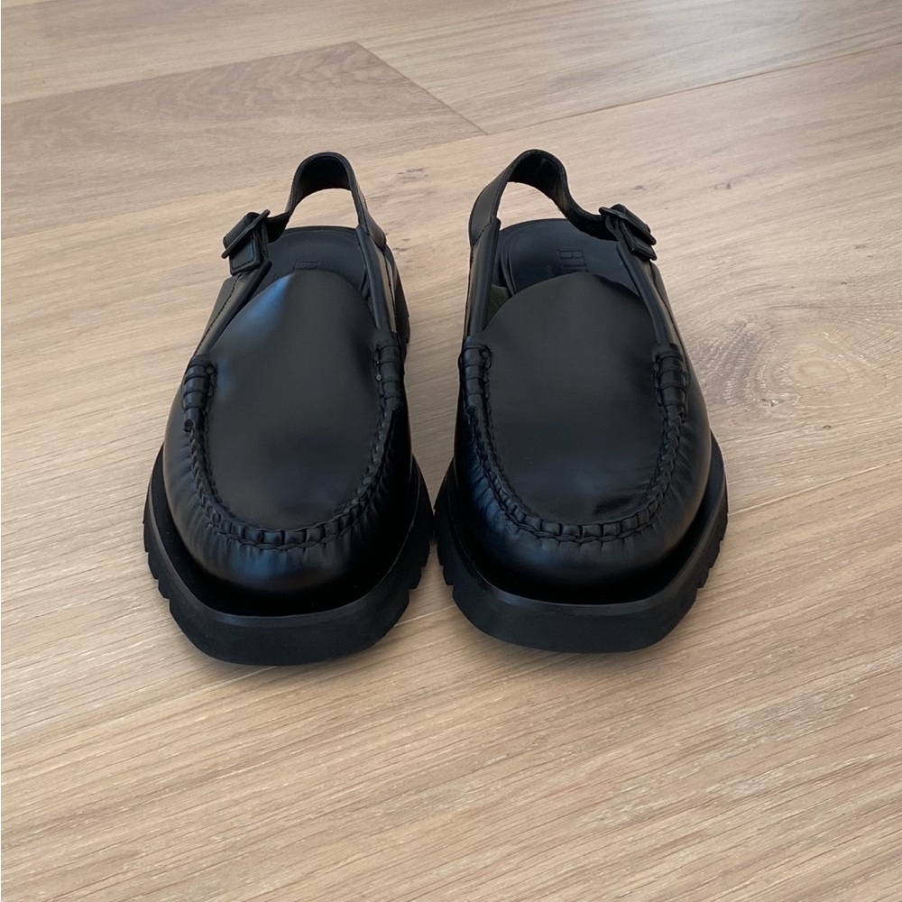 HEREU BLACK SLINGBACK LOAFERS SIZE 39
NEW CONDITION NEVER WORN